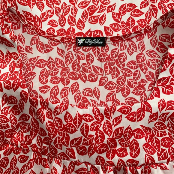 $25/2 Lily White Blousey Top in Red-leaf - Picture 4 of 5